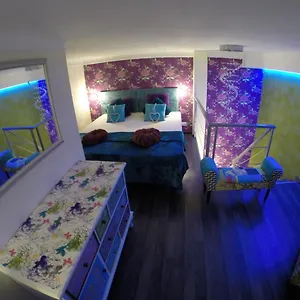 https://black-and-white-budapest.inbudapesthotels.com